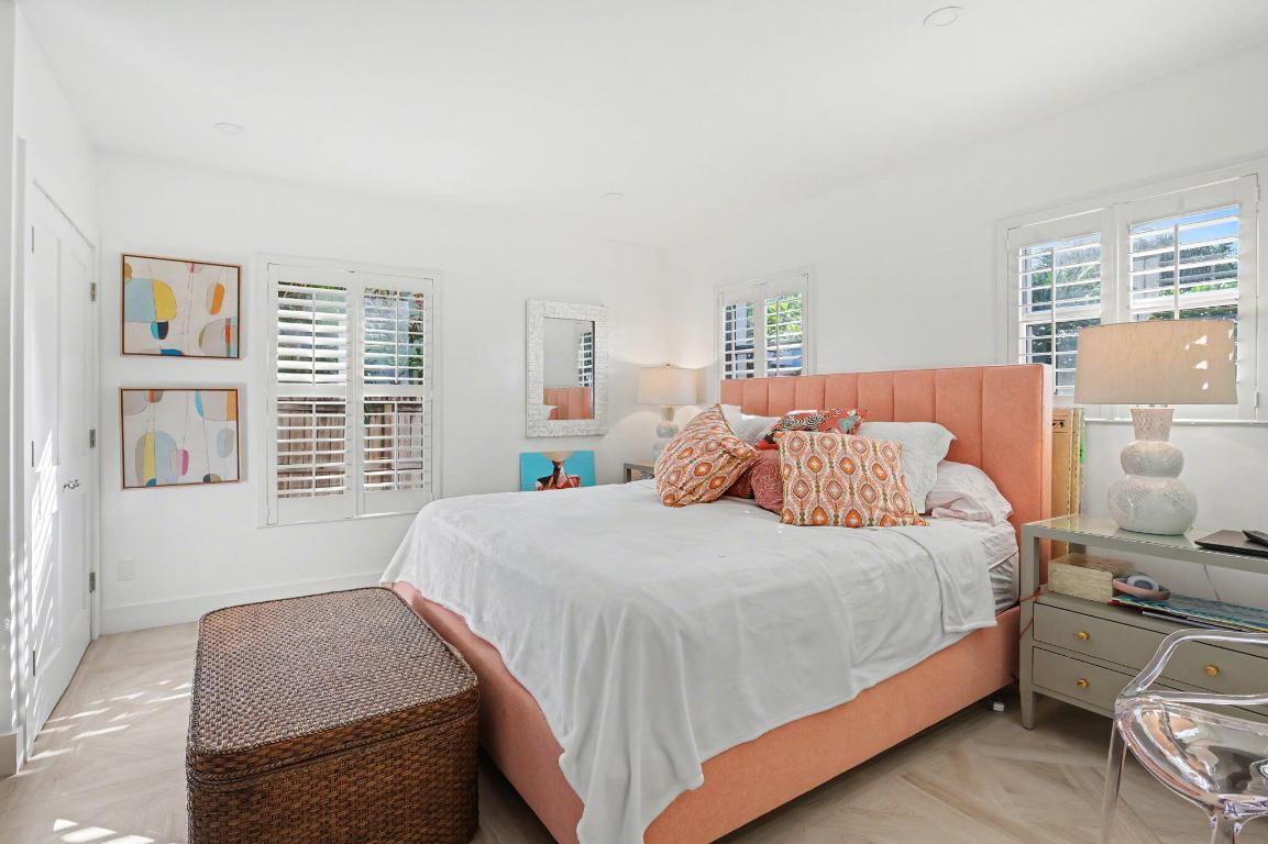 CREST CONDO - Residential