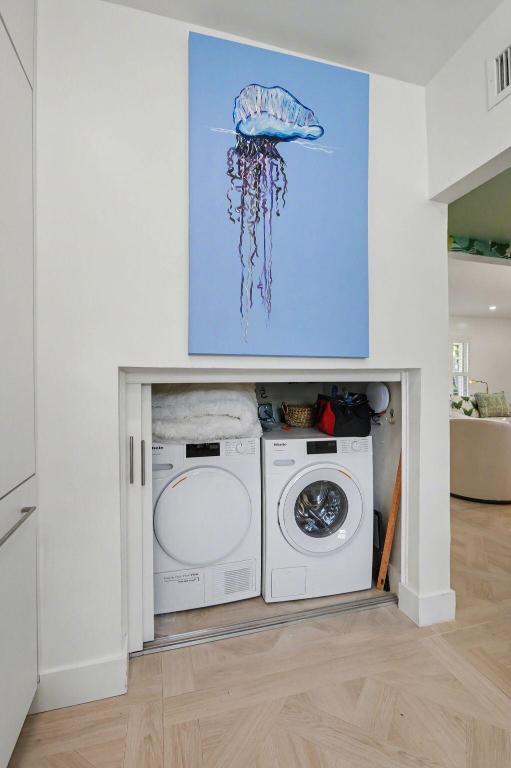 CREST CONDO - Residential