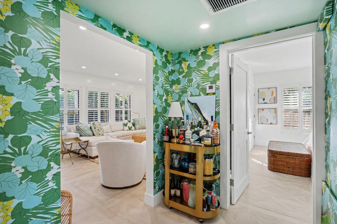 CREST CONDO - Residential