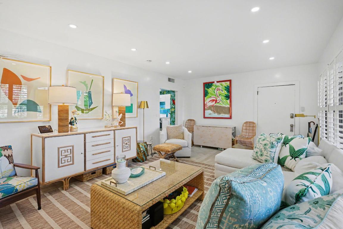 CREST CONDO - Residential