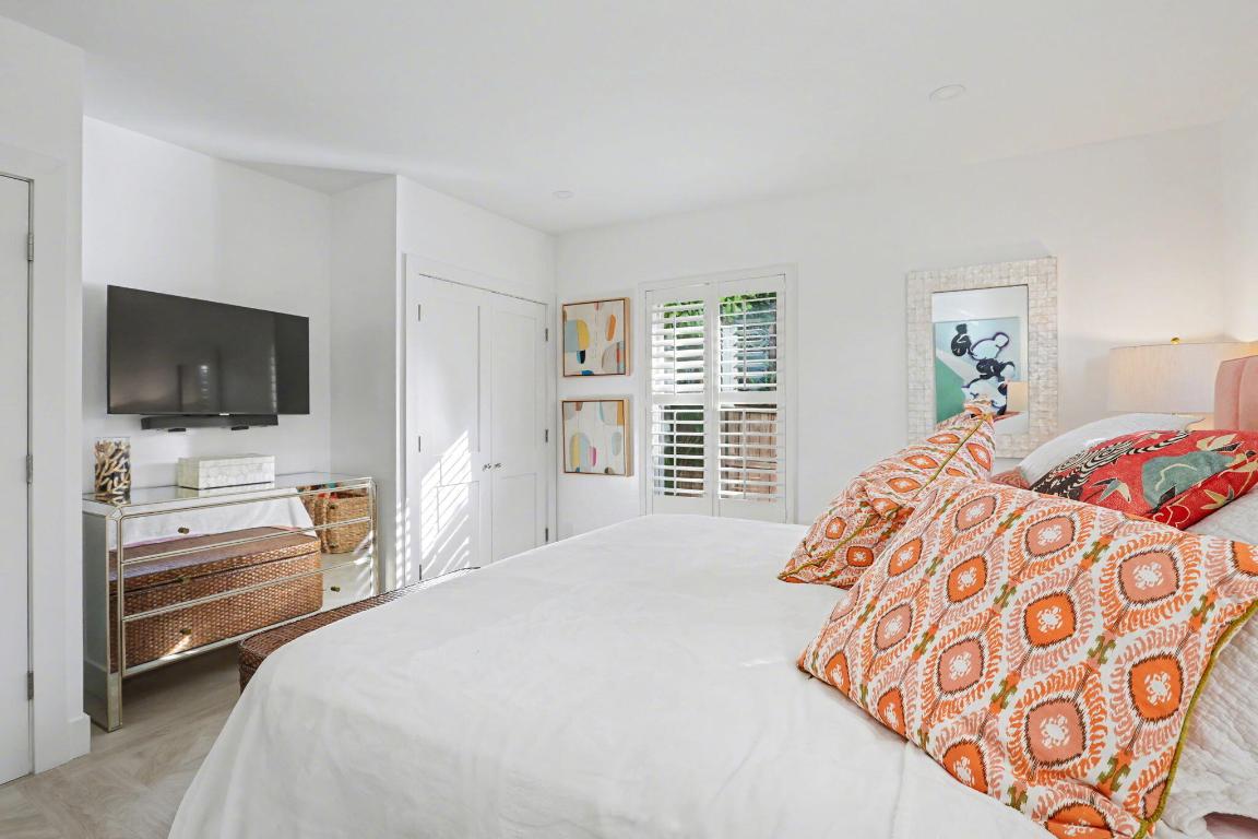 CREST CONDO - Residential