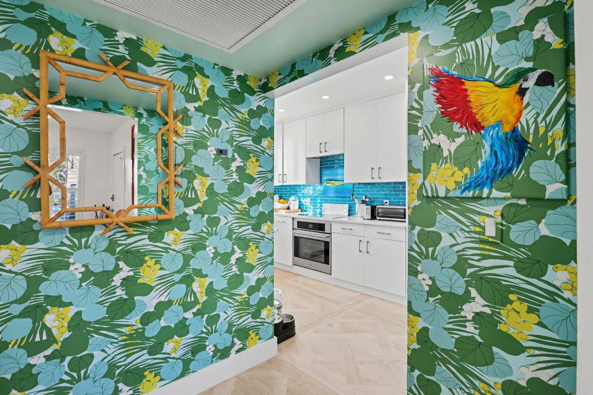 CREST CONDO - Residential