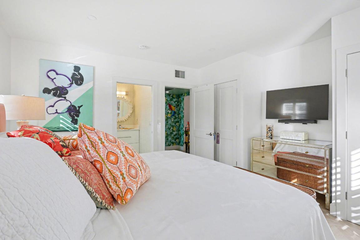 CREST CONDO - Residential