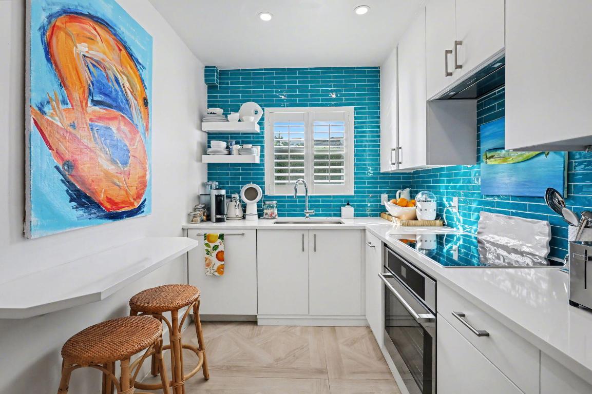 CREST CONDO - Residential