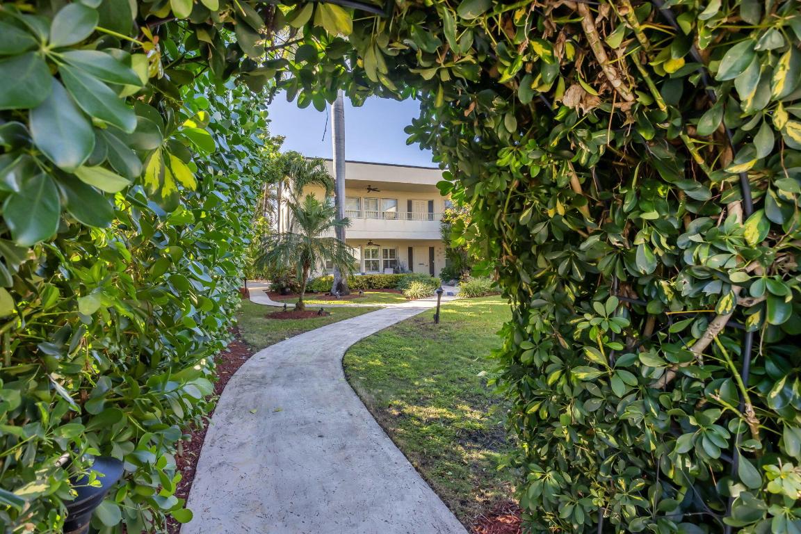 CREST CONDO - Residential