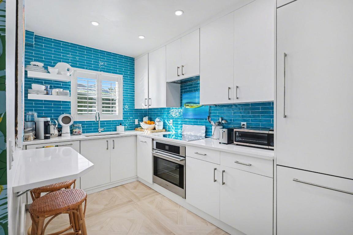 CREST CONDO - Residential