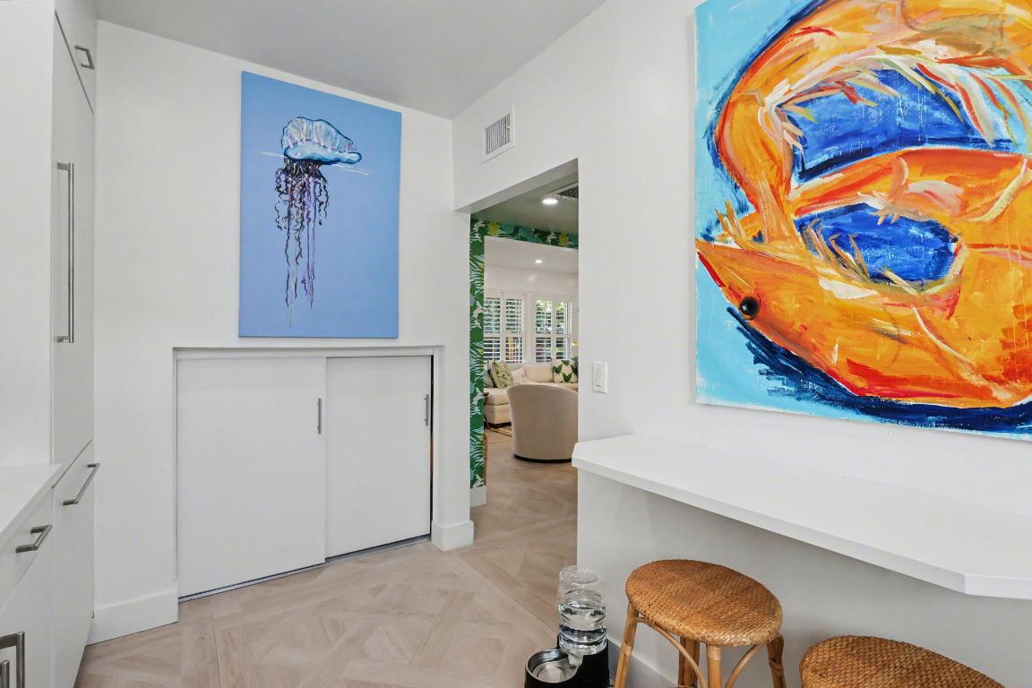 CREST CONDO - Residential