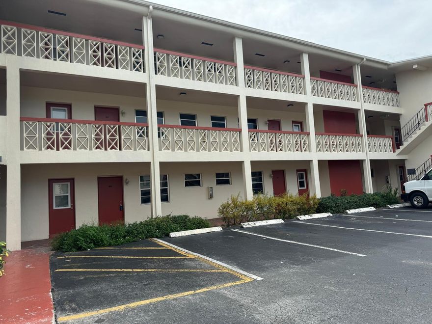 1ST FLOOR!! Beautiful 1-bedroom, 1-bath apartment located in Lake Parke Gardens, fully remodeled with a new kitchen featuring white cabinets, quartz countertops, new stainless steel appliances, laminate flooring in the living and dining rooms, tile in the master bedroom, impact windows, and an enclosed patio. Very convenient location, close to highways, shops, banks, hospitals, etc. The condominium offers a clubhouse and pool for its residents. Tenant Occupay. Unit available for January 1st, 2026. Landlord reques credit score 640+ as well as proof of a gross monthly income between 2.5 to 3 times the rent amount. ONLY ONE FIRST MONTH AND ONE MONTH SECURITY TO MOVE IN Please read the attached instructions to submit a complete offer. DO NOT DISTURB TENANT. Approintment 48 hours in advance.