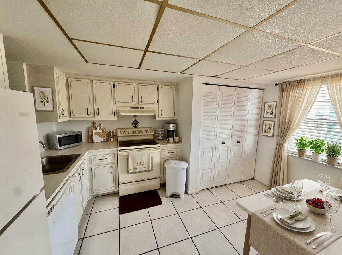 PALM SPRINGS #2 CONDO - Residential