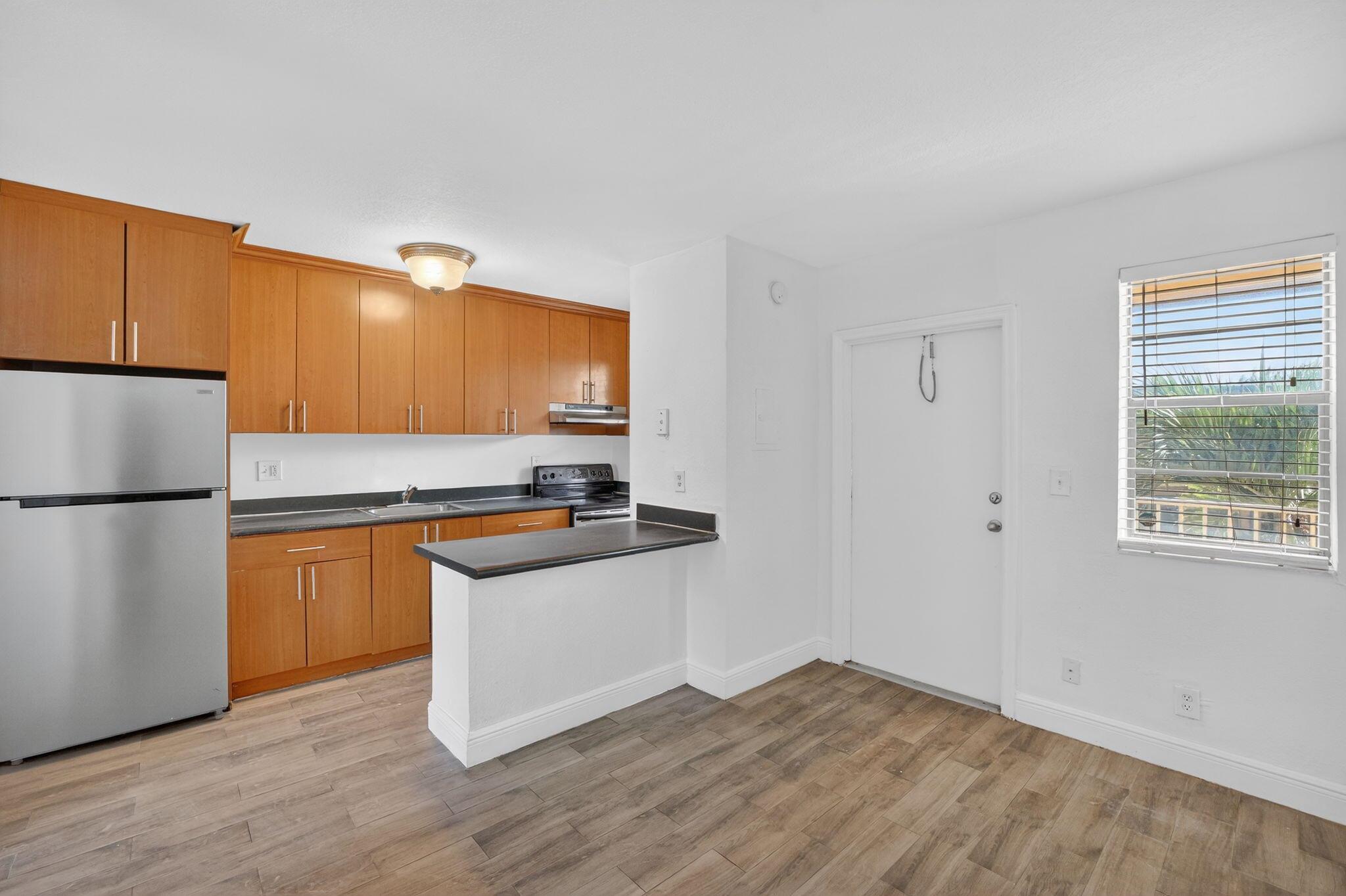 EL SOL AT MAINSTREET - Residential Lease