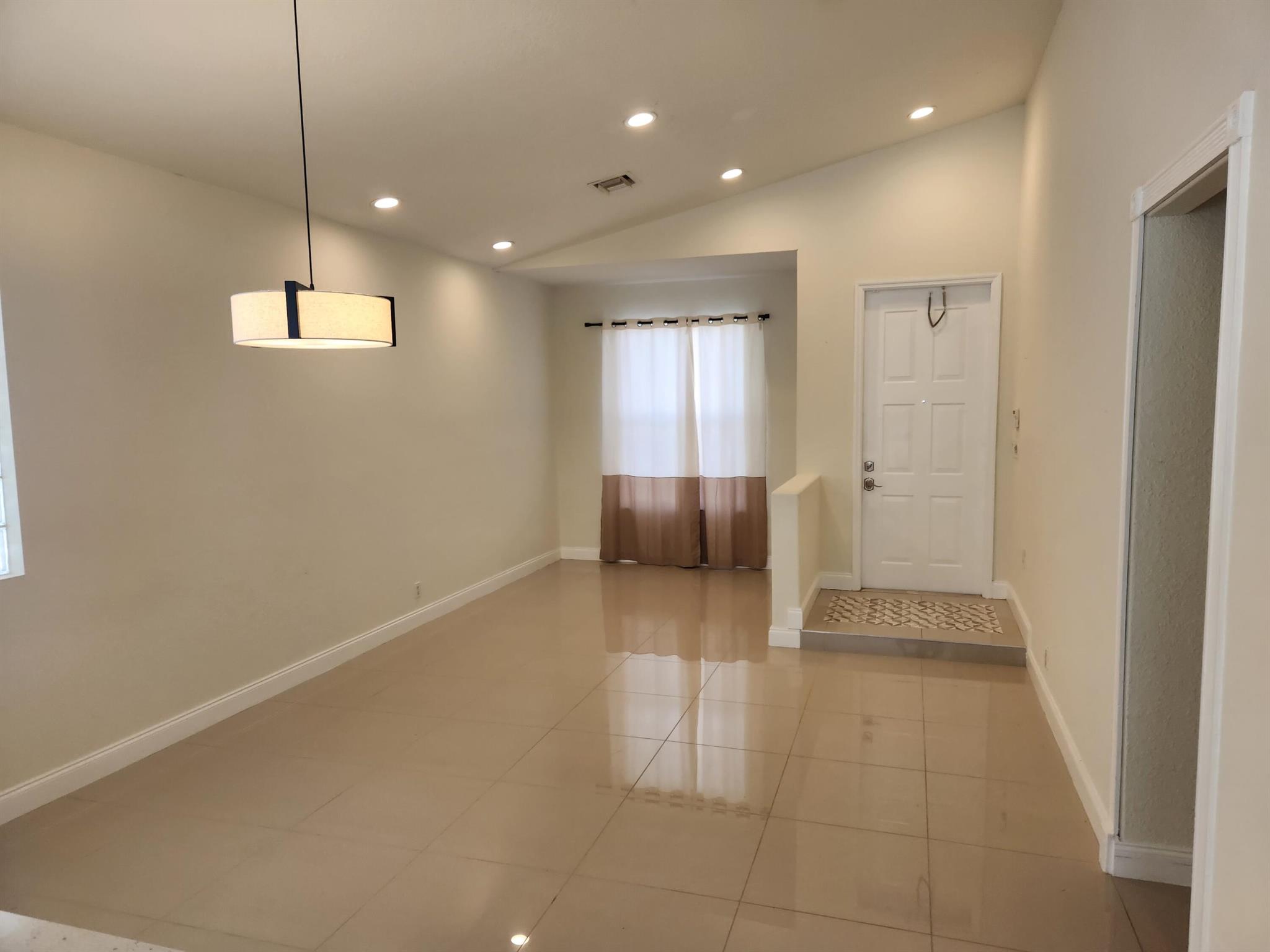 HYPOLUXO HAVERHILL PUD 2 - Residential Lease