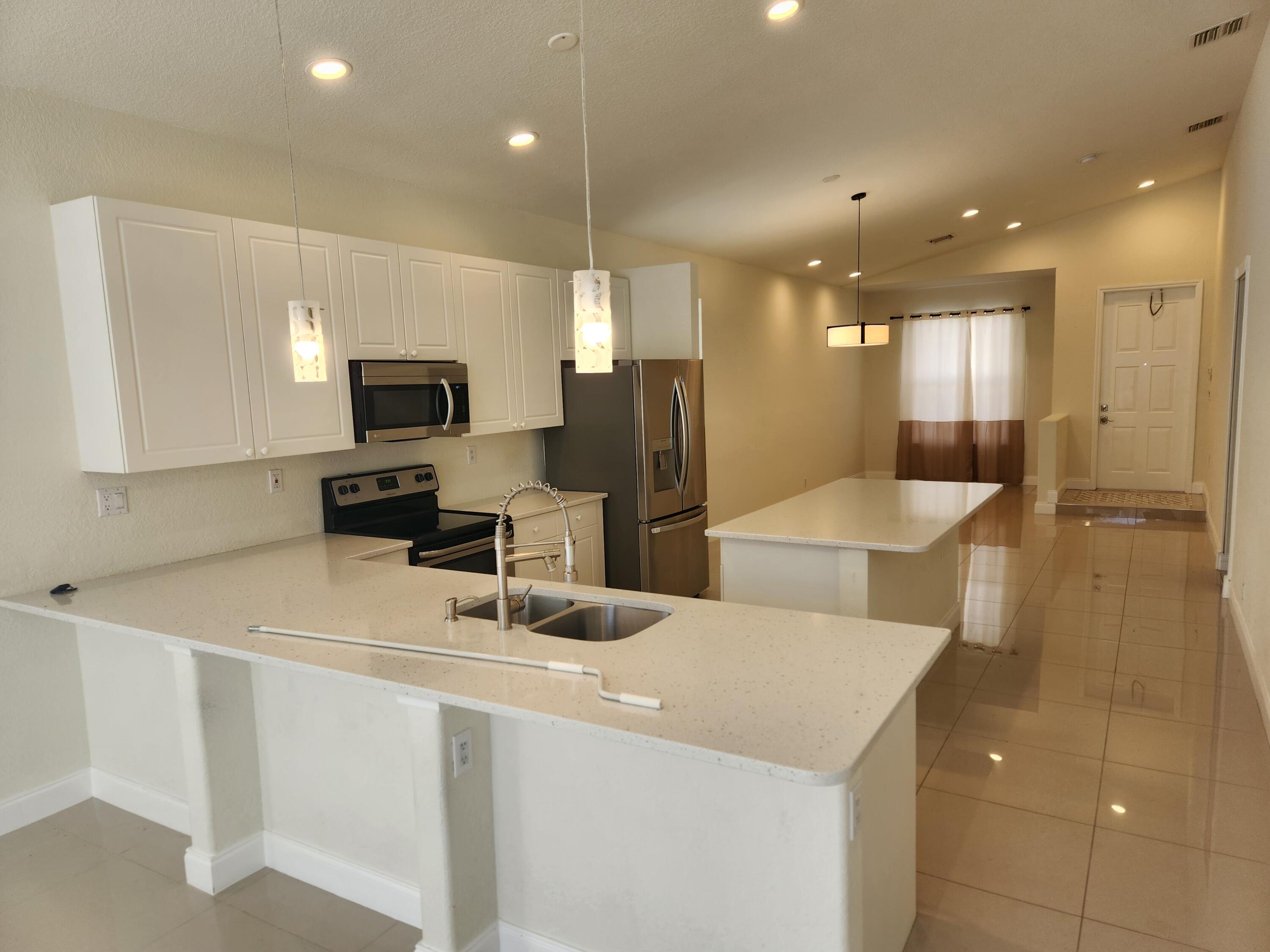 HYPOLUXO HAVERHILL PUD 2 - Residential Lease