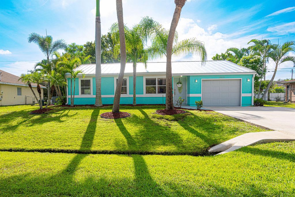 Photo of 2025 SE Mandrake Circle, Port Saint Lucie, FL 34952 (MLS # R11008135)