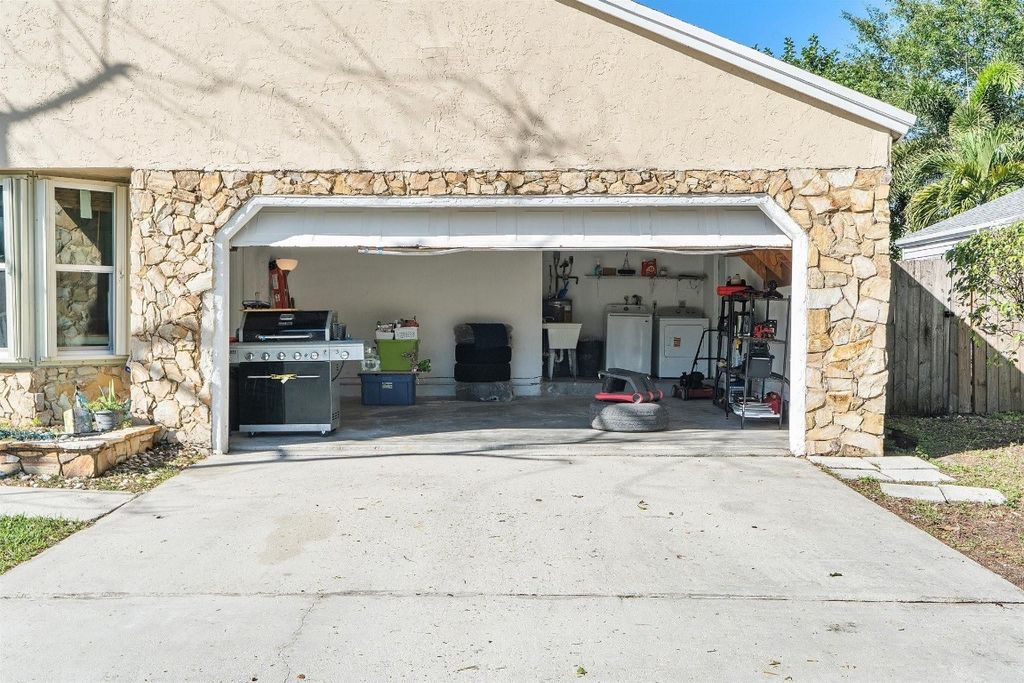 Photo of 1001 SW 133rd Terrace, Davie, FL 33325 (MLS # F10546428)