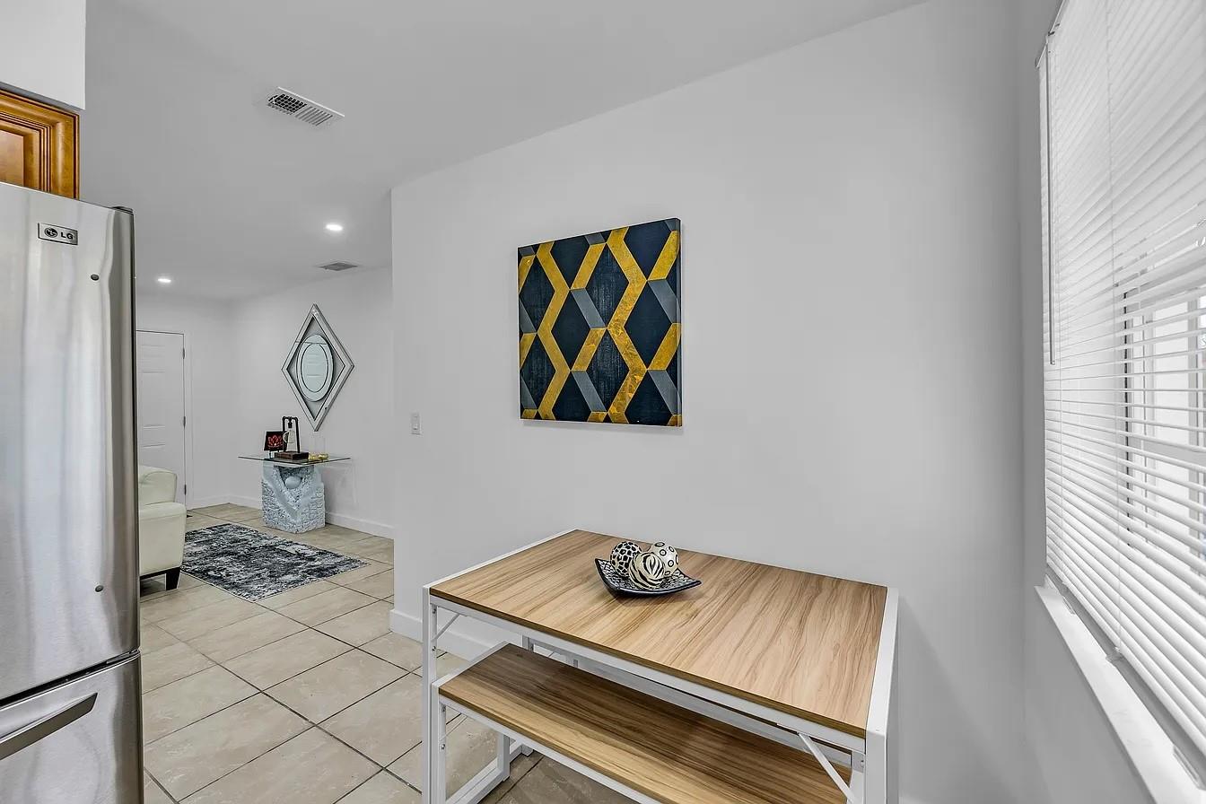 251 NE 40th Ct