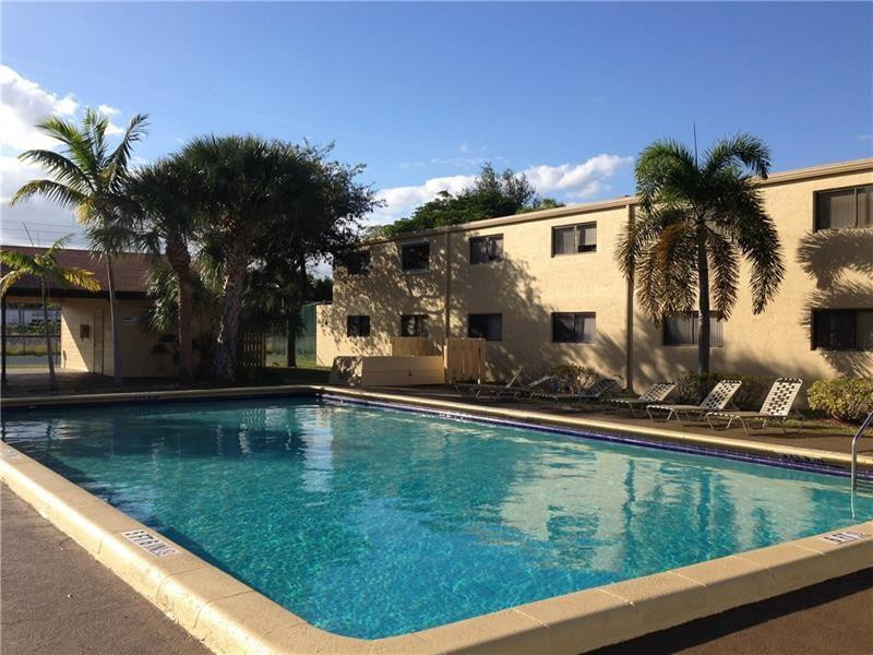 Village Townhouse Pompano - Residential