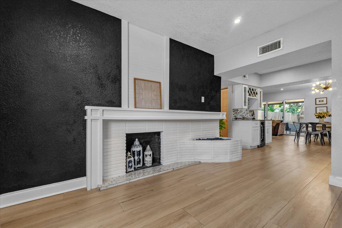 1560 NE 32ND Street
