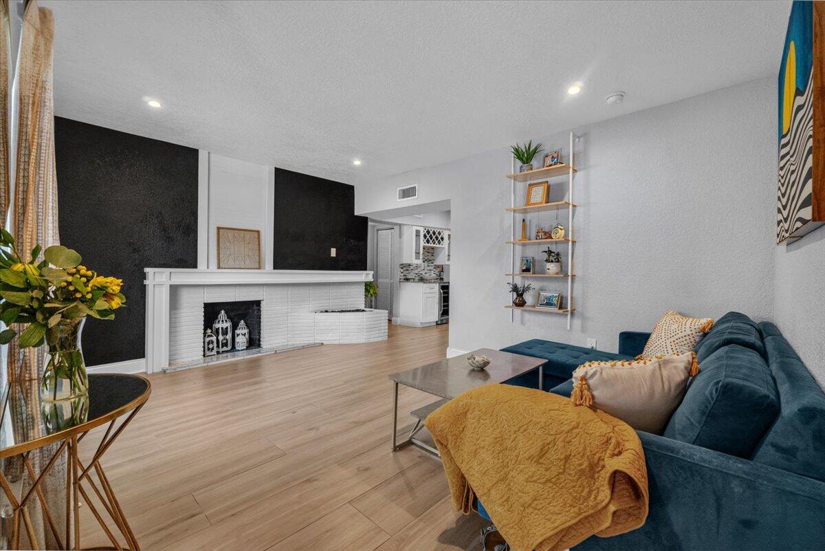 1560 NE 32ND Street