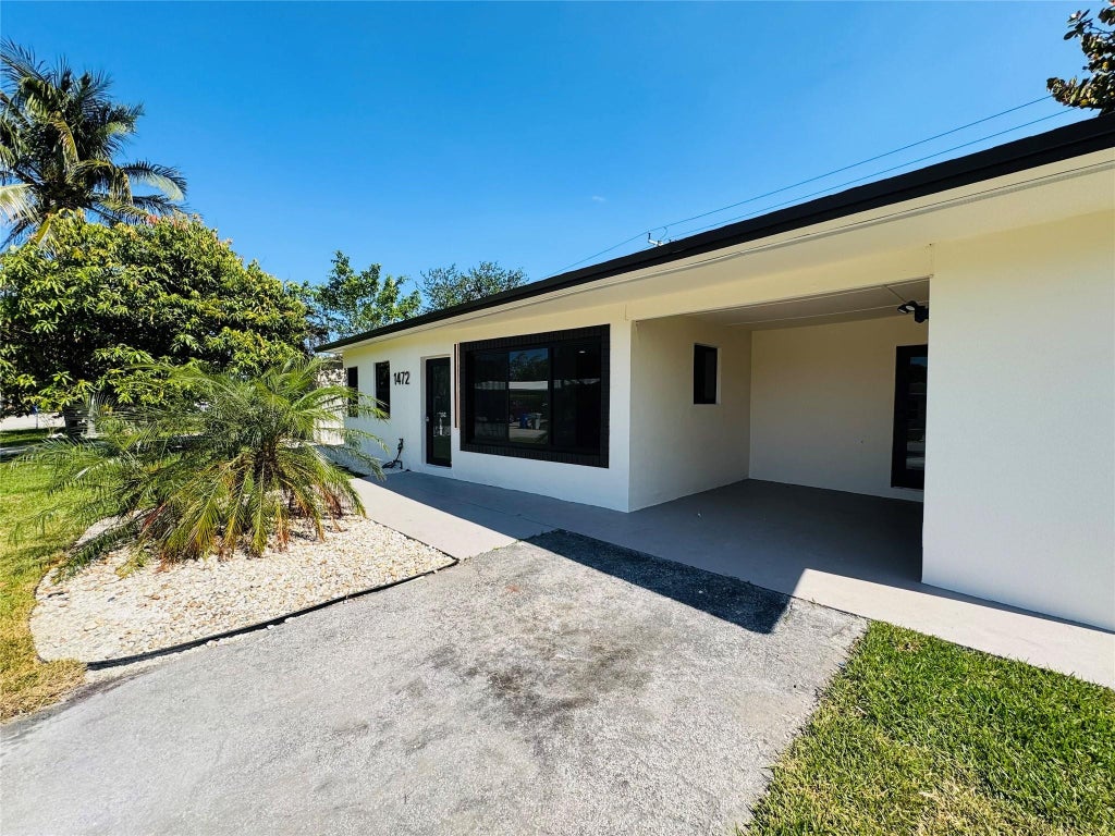 Photo of 1472 NE 30TH Court, Pompano Beach, FL 33064 (MLS # B26083659)