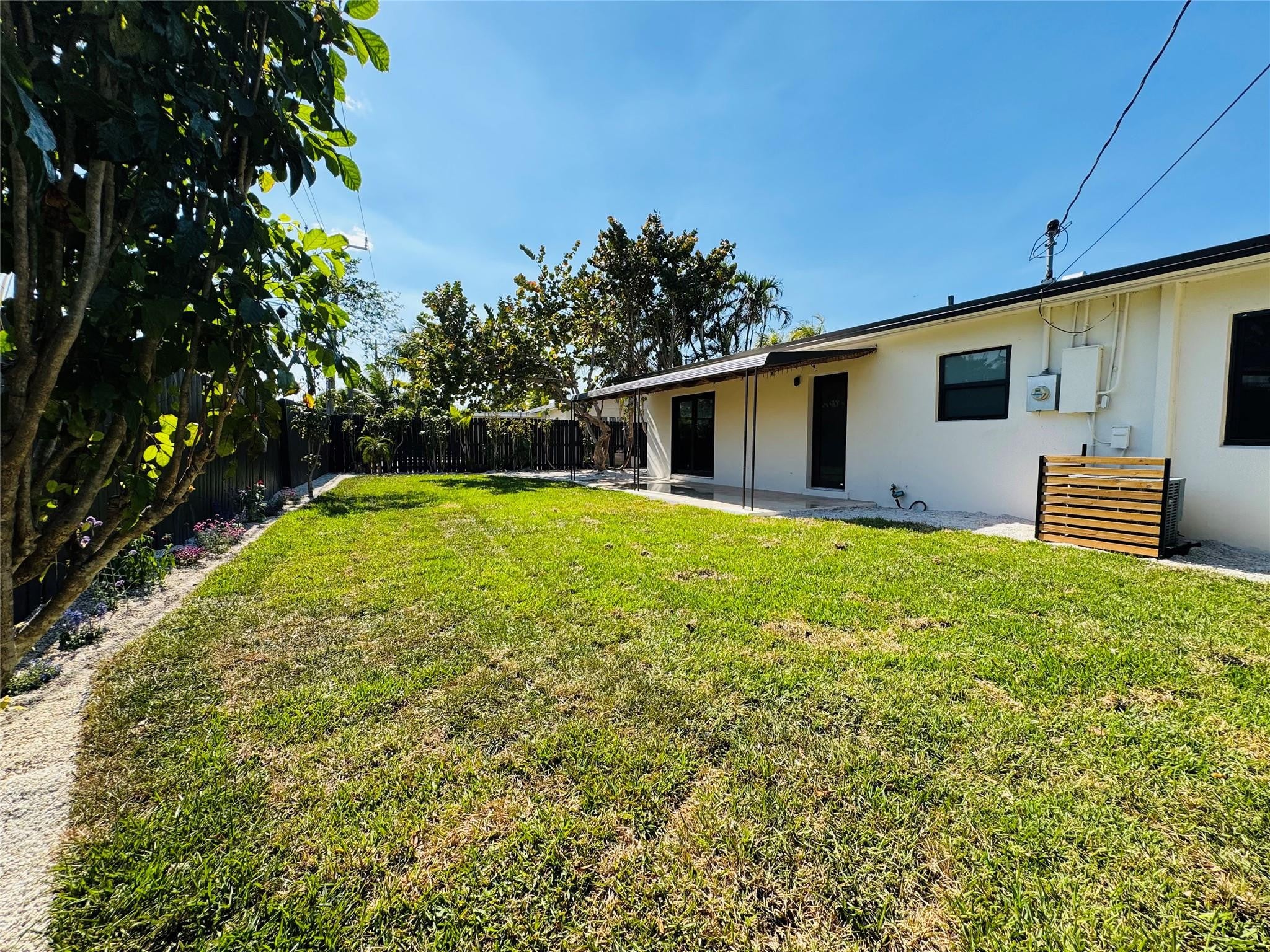 1472 NE 30TH Court