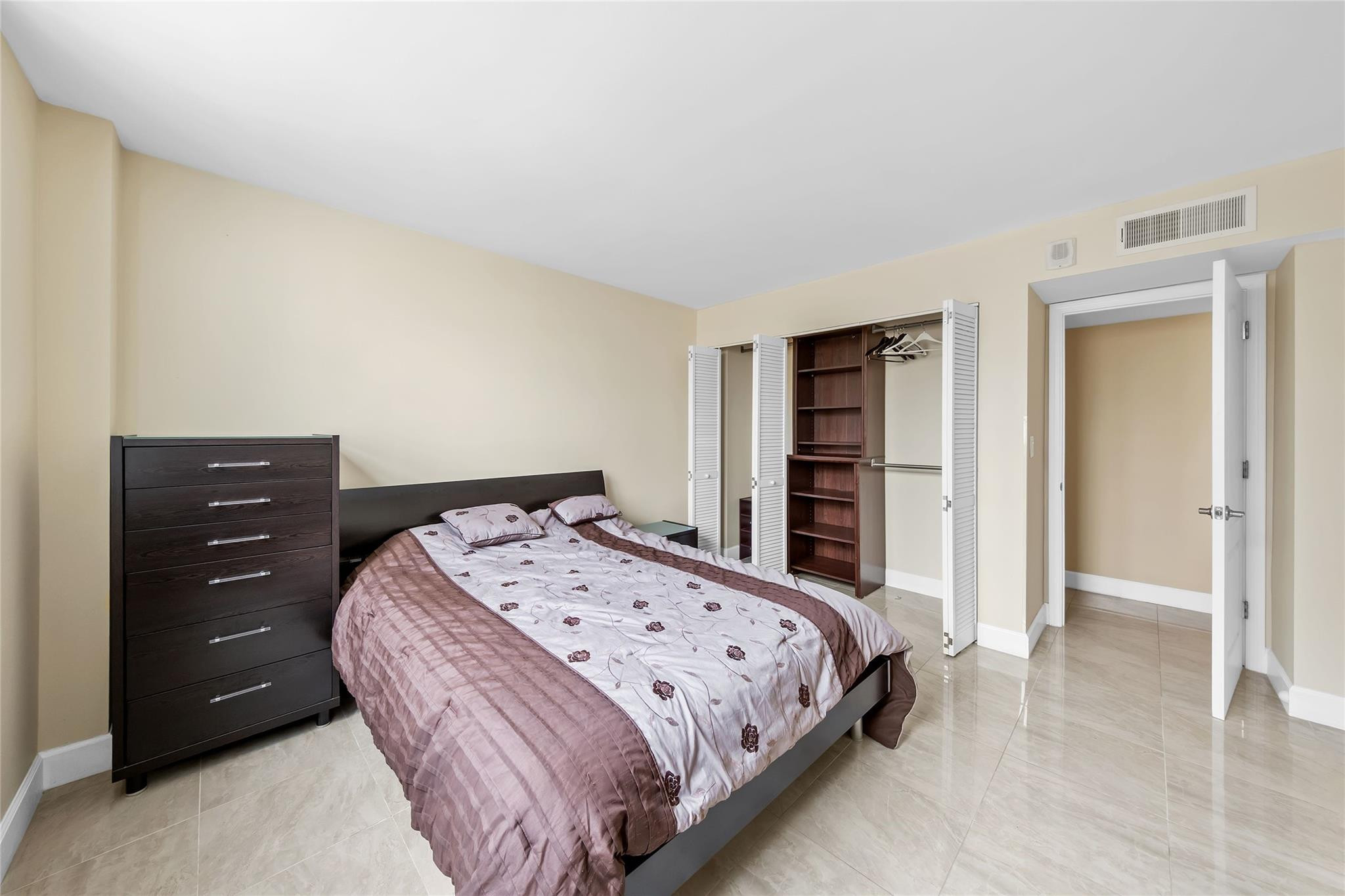 Plaza Towers South Condo - Residential