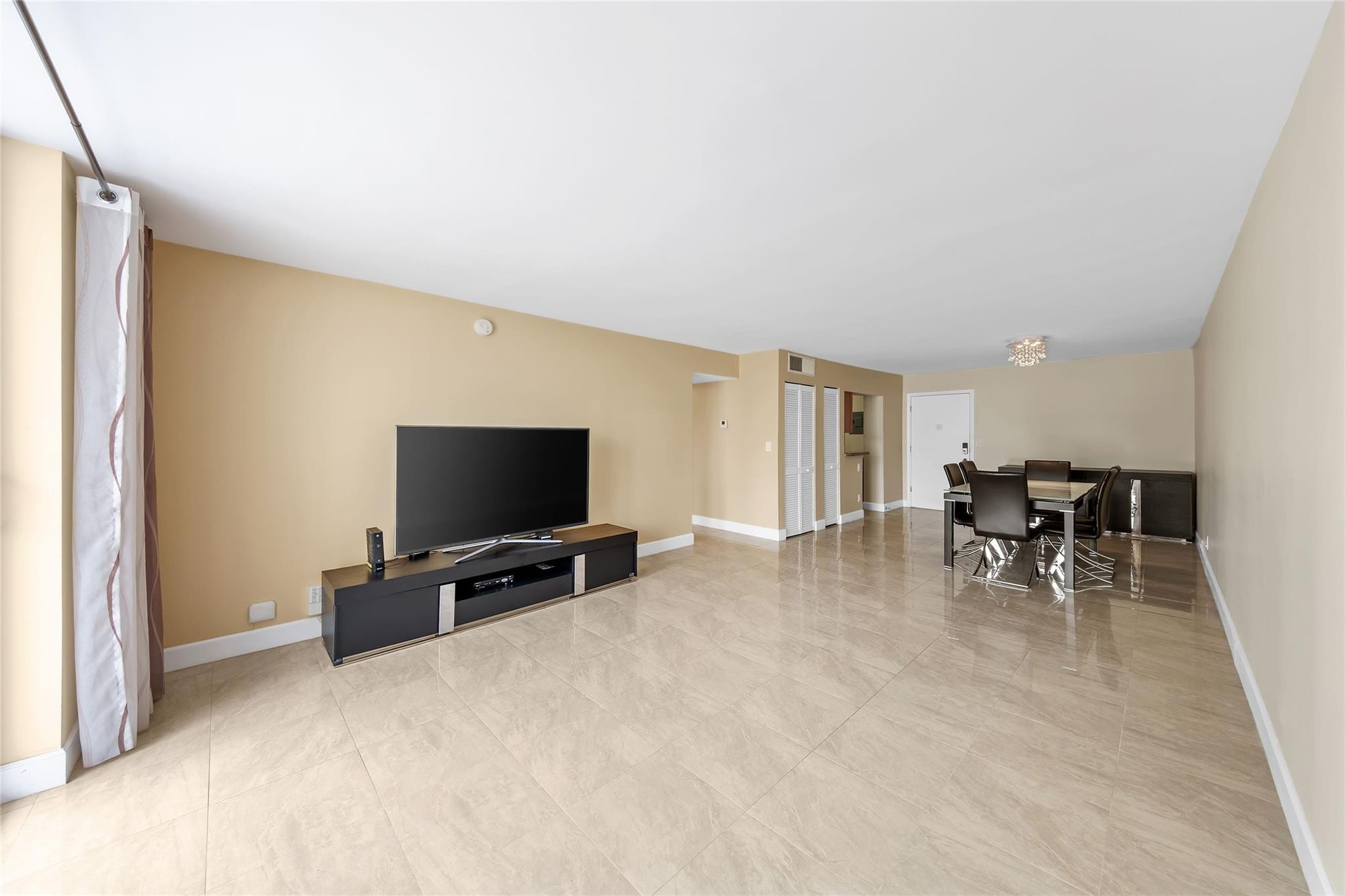 Plaza Towers South Condo - Residential