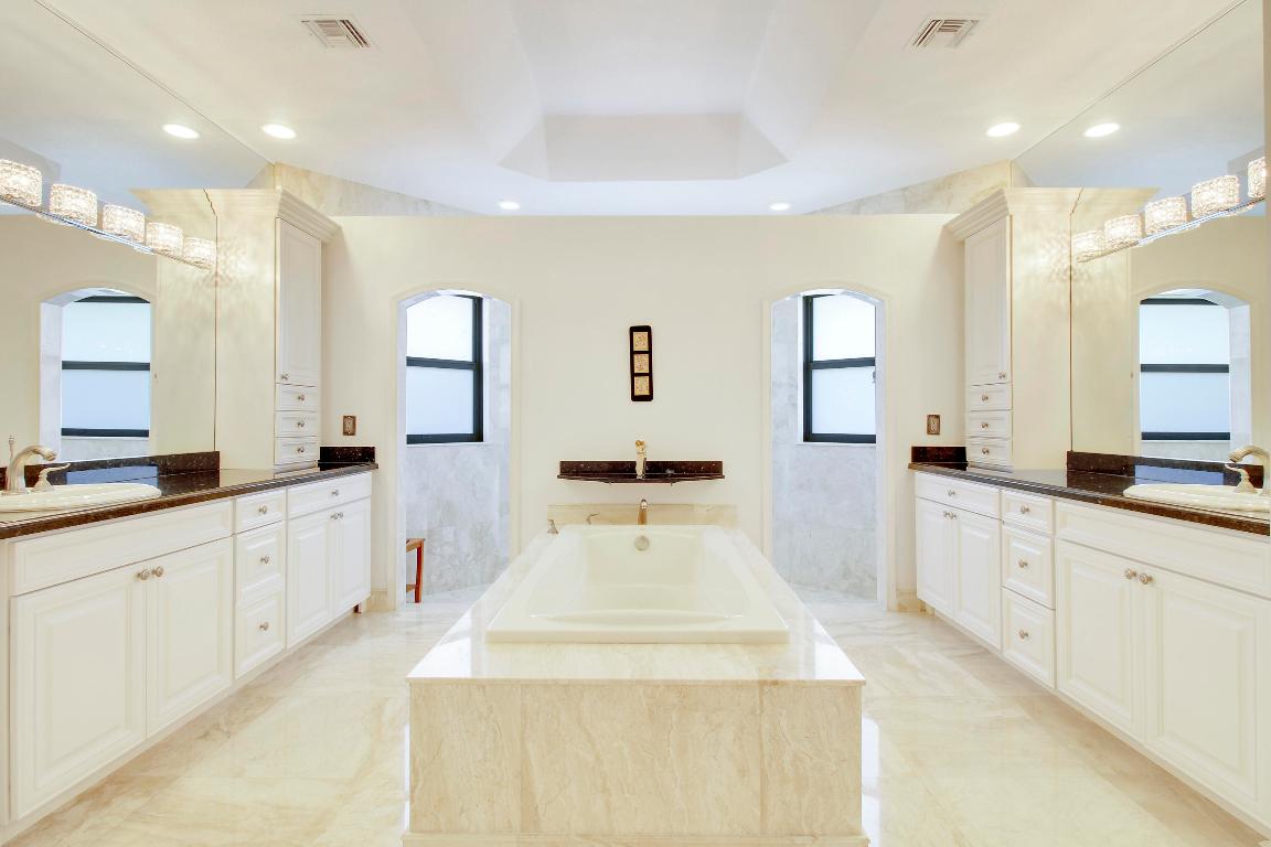 WELLINGTON AERO CLUB OF THE LANDINGS AT WELLINGTON - Residential