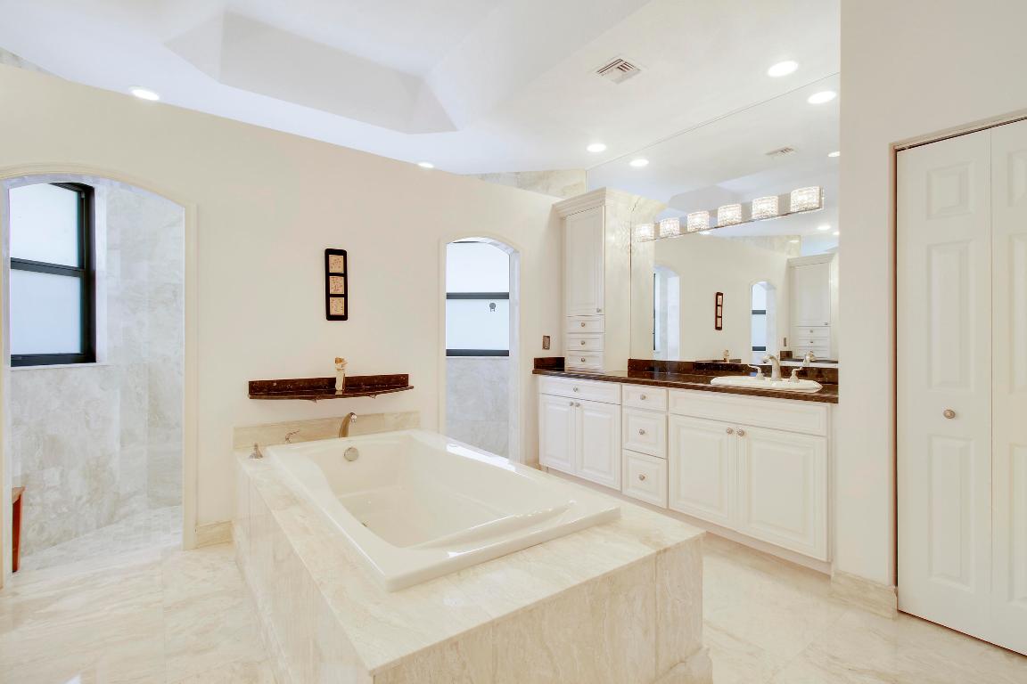 WELLINGTON AERO CLUB OF THE LANDINGS AT WELLINGTON - Residential