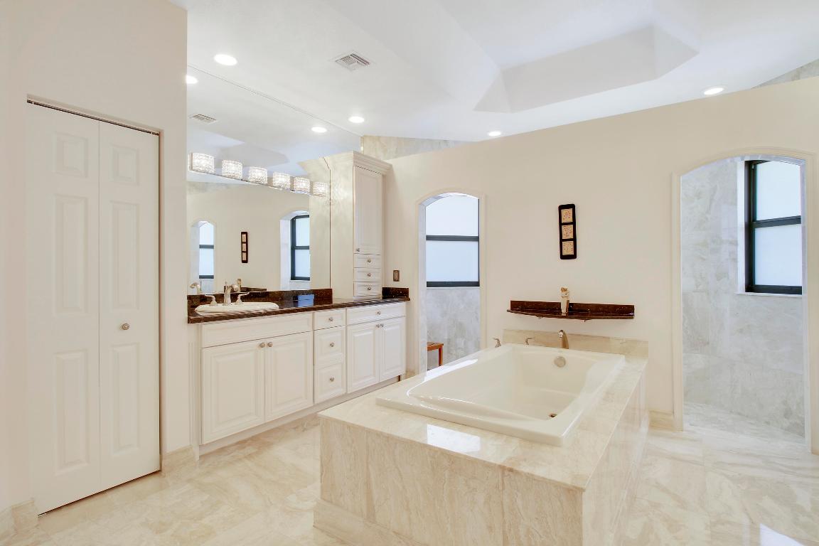 WELLINGTON AERO CLUB OF THE LANDINGS AT WELLINGTON - Residential