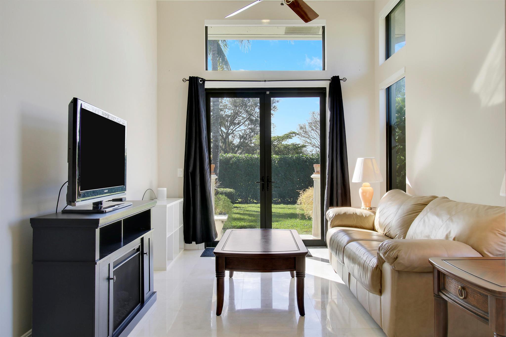 WELLINGTON AERO CLUB OF T - Residential