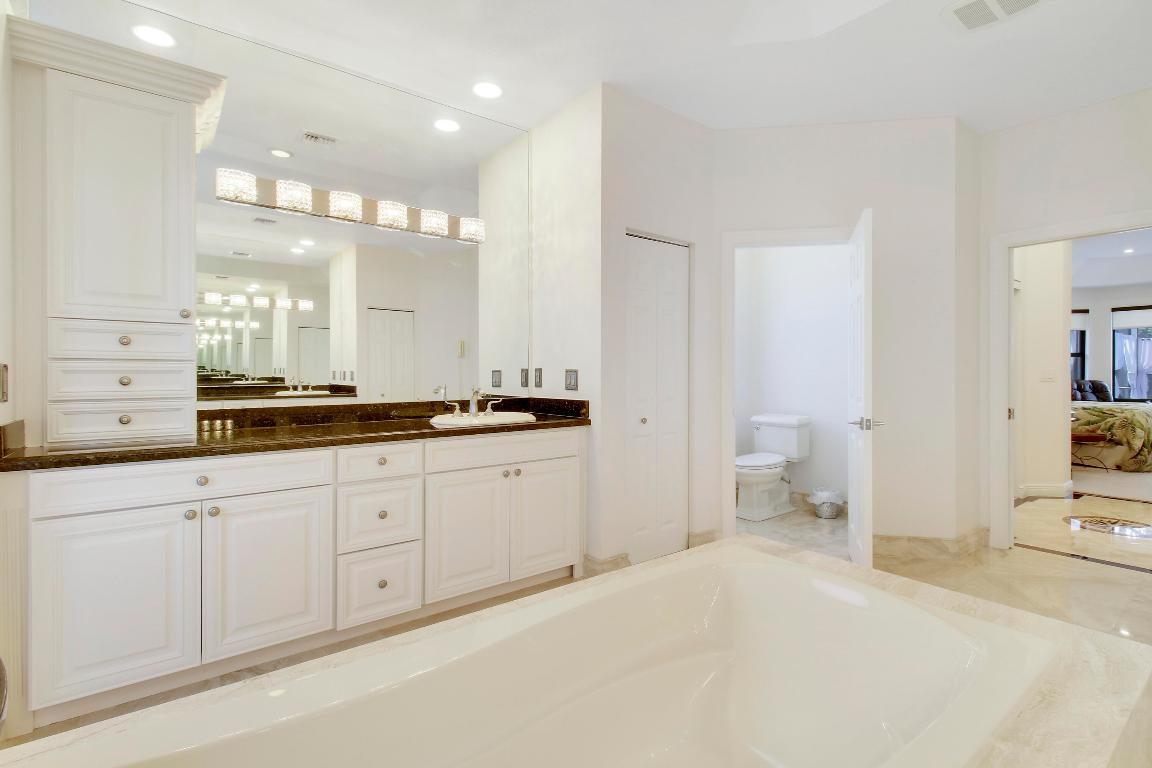 WELLINGTON AERO CLUB OF THE LANDINGS AT WELLINGTON - Residential