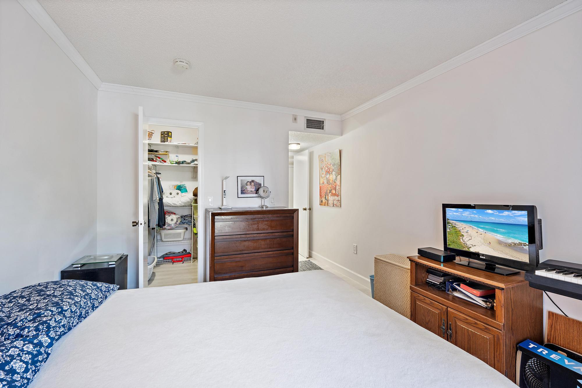 PALM LAKE 1 CONDO - Residential