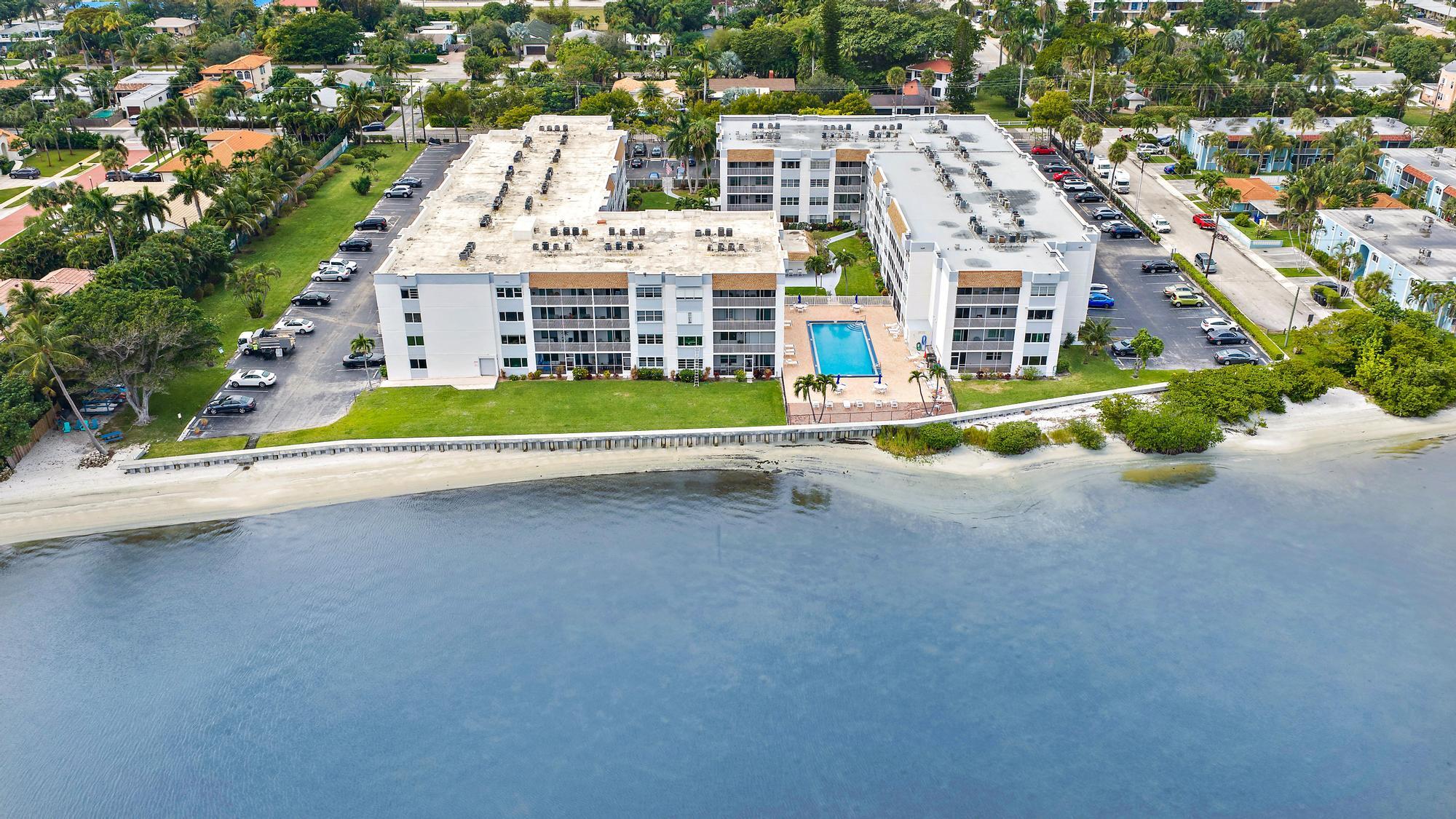 PALM LAKE 1 CONDO - Residential