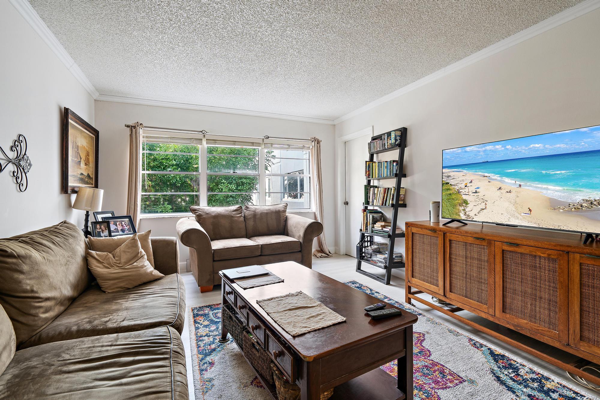 1516 S Lakeside Drive 207