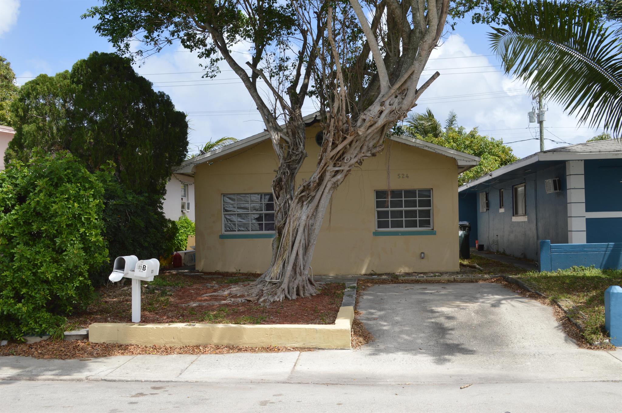 GREAT DUPLEX IN LAKE WORTH, UNIT 1 IS A 3 BEDROOM, 2 BATH. 2ND UNIT IS 1 BEDROOM, 1 BATH. THERE IS A STORAGE/LAUNDRY ROOM CURRENTLY USED BY THE 1 BEDROOM UNIT, SEPARATE ENTRANCE. WASHER AND DRYER BELONG TO TENENT BUYER AND BUYER AGENT TO CONFIRM MEASUREMENTS AND INFORMATION