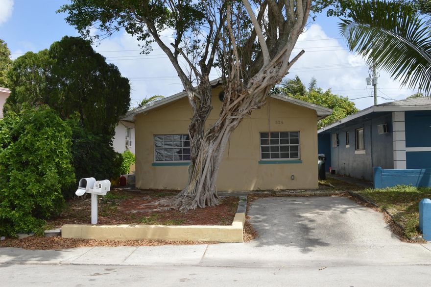 GREAT DUPLEX IN LAKE WORTH, UNIT 1 IS A 3 BEDROOM, 2 BATH. 2ND UNIT IS 1 BEDROOM, 1 BATH. THERE IS A STORAGE/LAUNDRY ROOM CURRENTLY USED BY THE 1 BEDROOM UNIT, SEPARATE ENTRANCE. WASHER AND DRYER BELONG TO TENENT BUYER AND BUYER AGENT  TO CONFIRM MEASUREMENTS AND INFORMATION