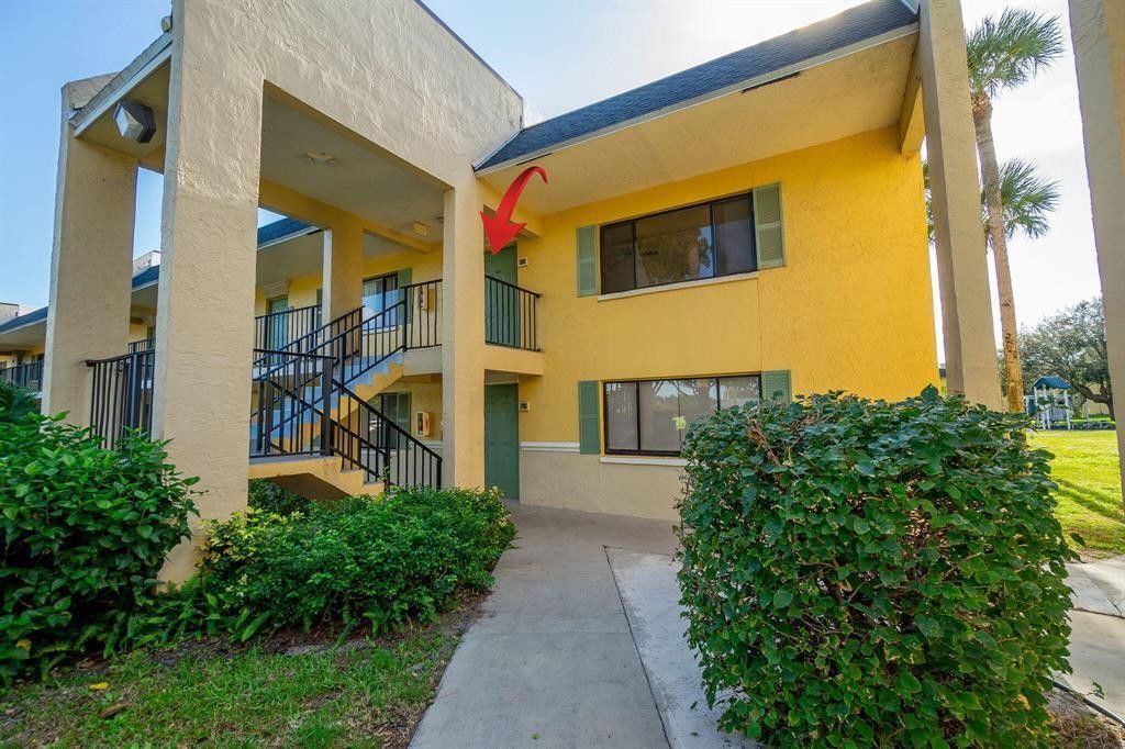Photo of 720 Meadows Circle #720, Boynton Beach, FL 33436 (MLS # F10544215)