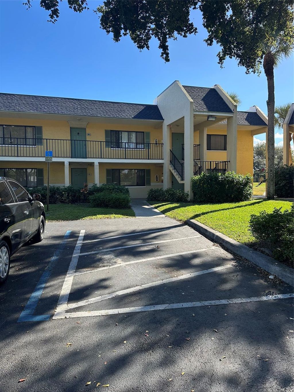 Photo of 720 Meadows Circle #720, Boynton Beach, FL 33436 (MLS # F10544215)