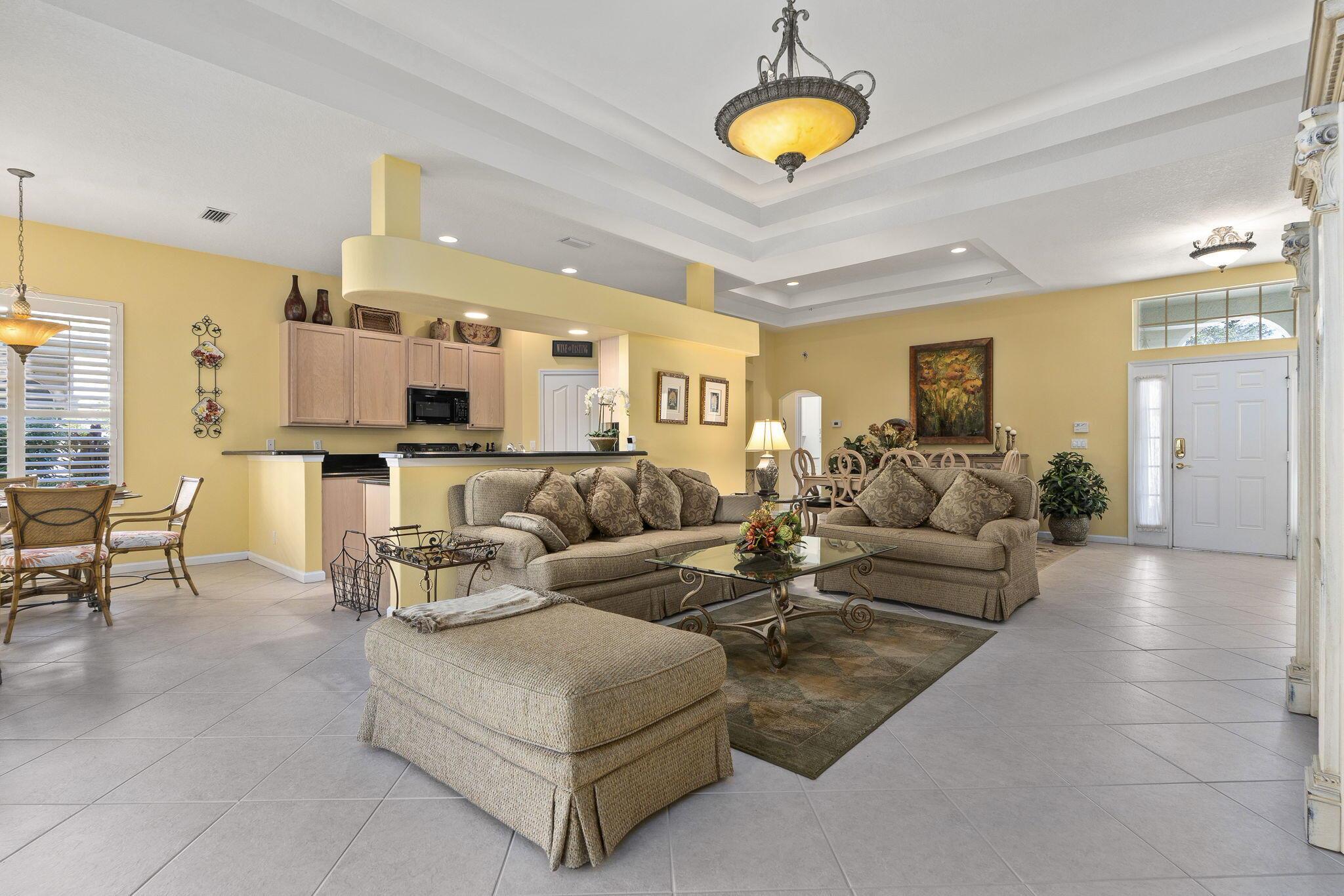 JENSEN BEACH COUNTRY CLUB - Residential