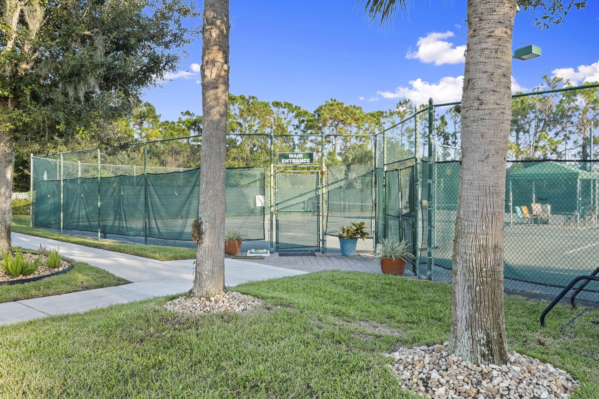 JENSEN BEACH COUNTRY CLUB - Residential
