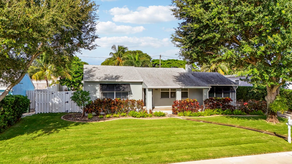 Photo of 1111 N B Street, Lake Worth Beach, FL 33460 (MLS # B26085619)
