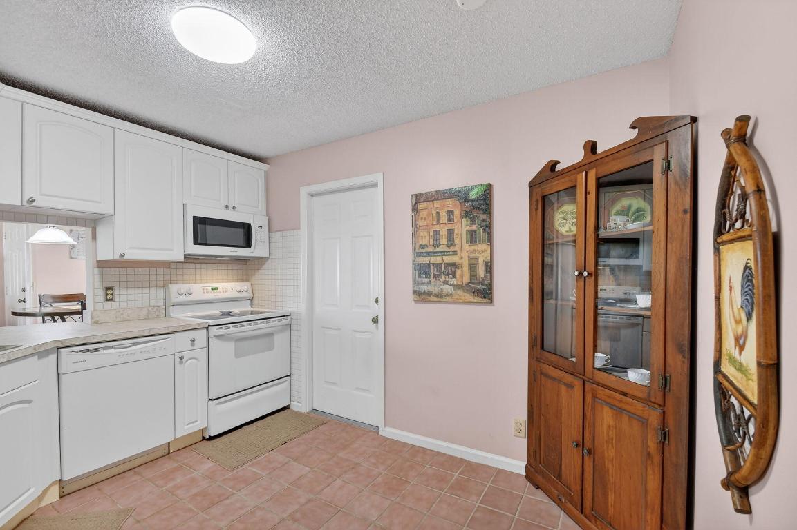 SOUTH LAKE CONDO - Residential