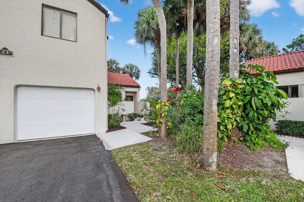 Photo of 23 Via De Casas Sur #105, Boynton Beach, FL 33426 (MLS # R11157769)