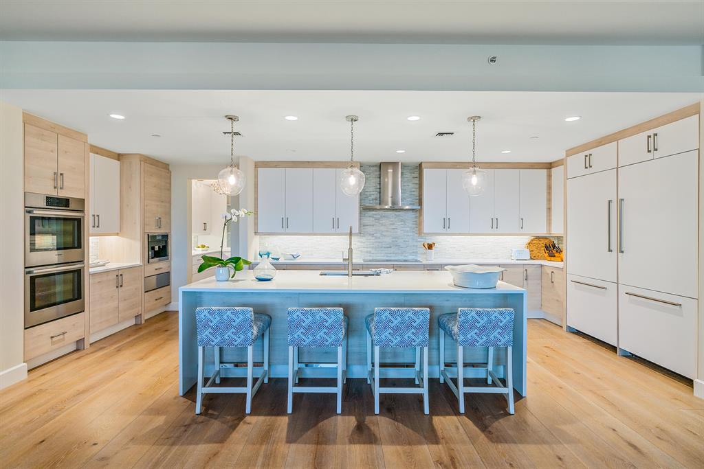 AZURE CONDO - Residential