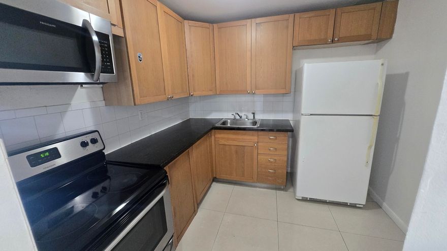 MOVE-IN with ONLY 2 MONTHS !!! 1 bedroom and 1.5 bathrooms unit, tile flooring throughout the unit, walk-in closet, open balcony! Very bright and spacious. Gated community, elevator, pool and laundry facilities!! It's located in a very convenient area, close to Schools, Restaurants, Shops, and transportation. This unit will not last! The condo association requires a refundable $600 common area deposit, paid by the tenant. Important: The landlord mandates payment for the first month's rent, last month's rent, and a security deposit (totaling 3 months' rent). If you are unable to pay the full amount upfront, you can pay the first month's rent and security deposit upon moving in. The last month's rent can be divided into 4 installments, payable with subsequent rent payments.