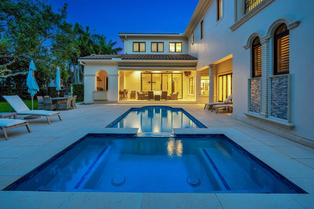 Photo of 11127 Green Bayberry Drive, Palm Beach Gardens, FL 33418 (MLS # R11035351)
