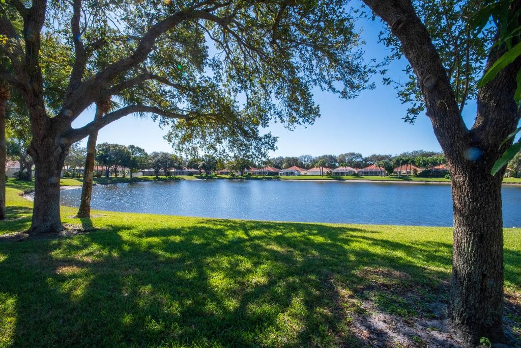 Photo of 176 E Tall Oaks Circle, Palm Beach Gardens, FL 33410 (MLS # R11154206)