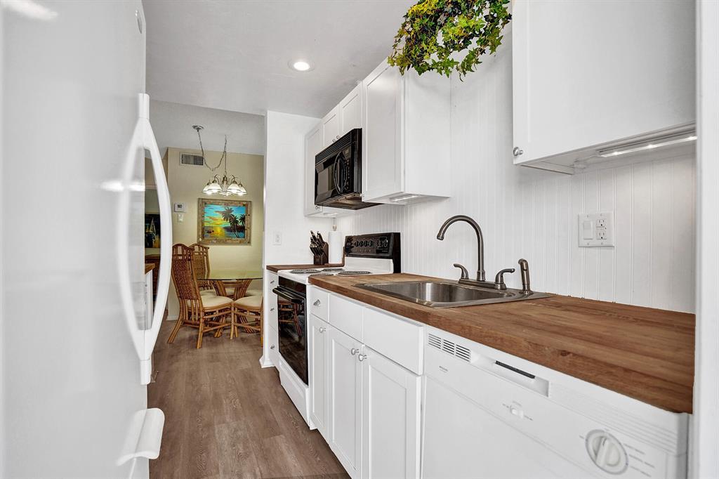 LIGHTHOUSE POINT GARDENS NORTH - Residential