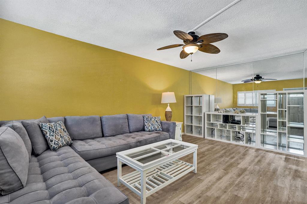 LIGHTHOUSE POINT GARDENS NORTH - Residential