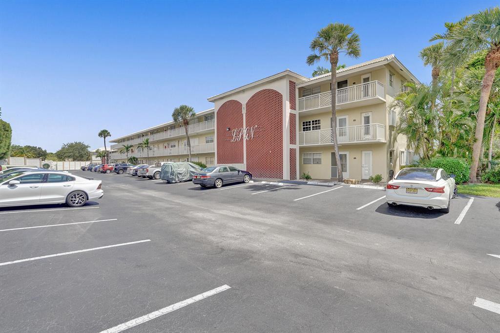 LIGHTHOUSE POINT GARDENS NORTH - Residential